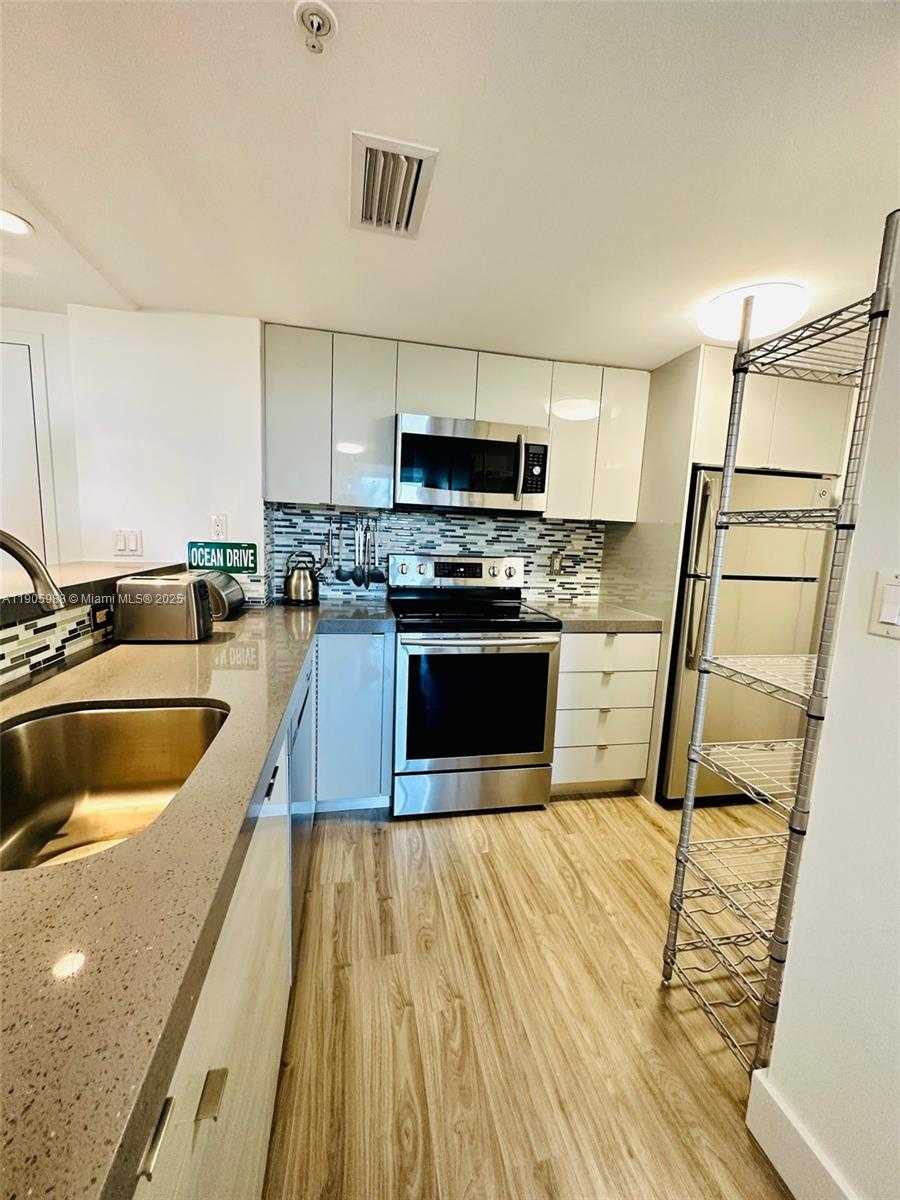 Small Image of 650 WEST AVE #403, Miami Beach Number 12