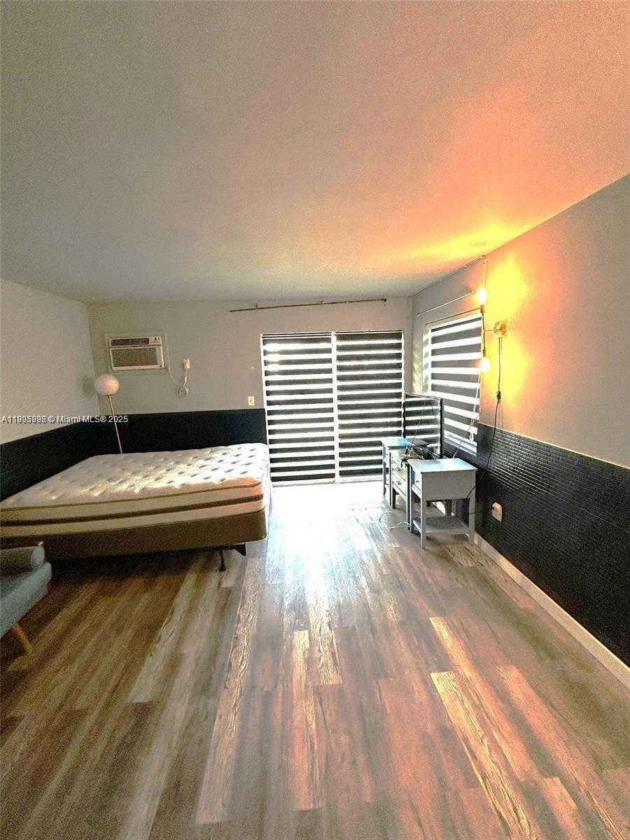 Small Image of 1441 LINCOLN RD #217, Miami Beach Number 2