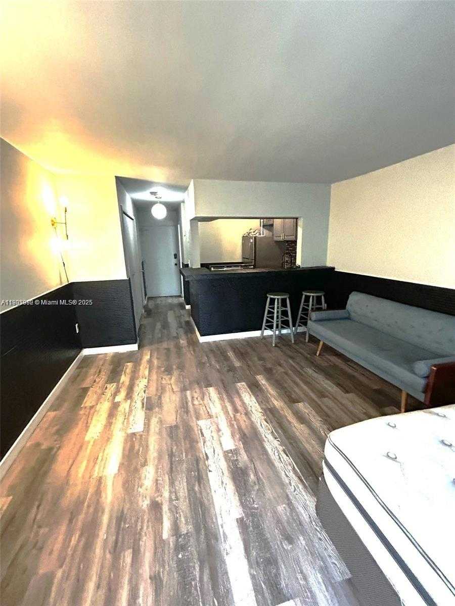 Small Image of 1441 LINCOLN RD #217, Miami Beach Number 3