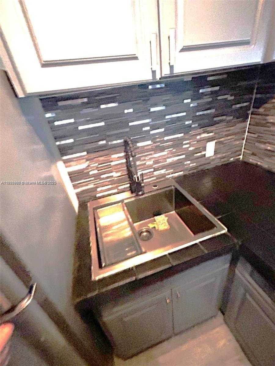 Small Image of 1441 LINCOLN RD #217, Miami Beach Number 4