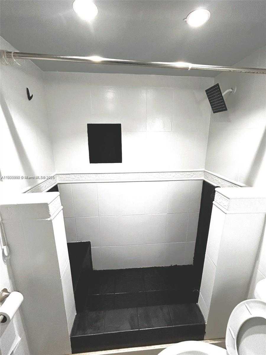 Small Image of 1441 LINCOLN RD #217, Miami Beach Number 8