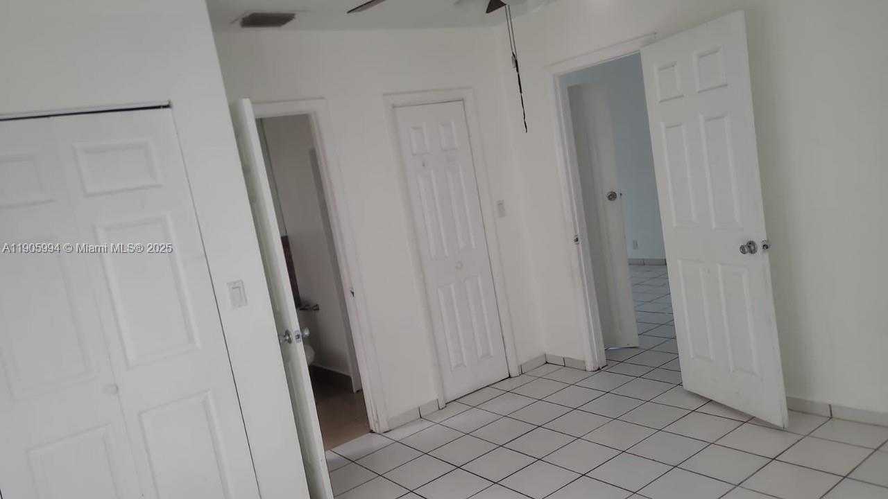 Small Image of 2980 NORTH WEST 28TH ST, Miami Number 10