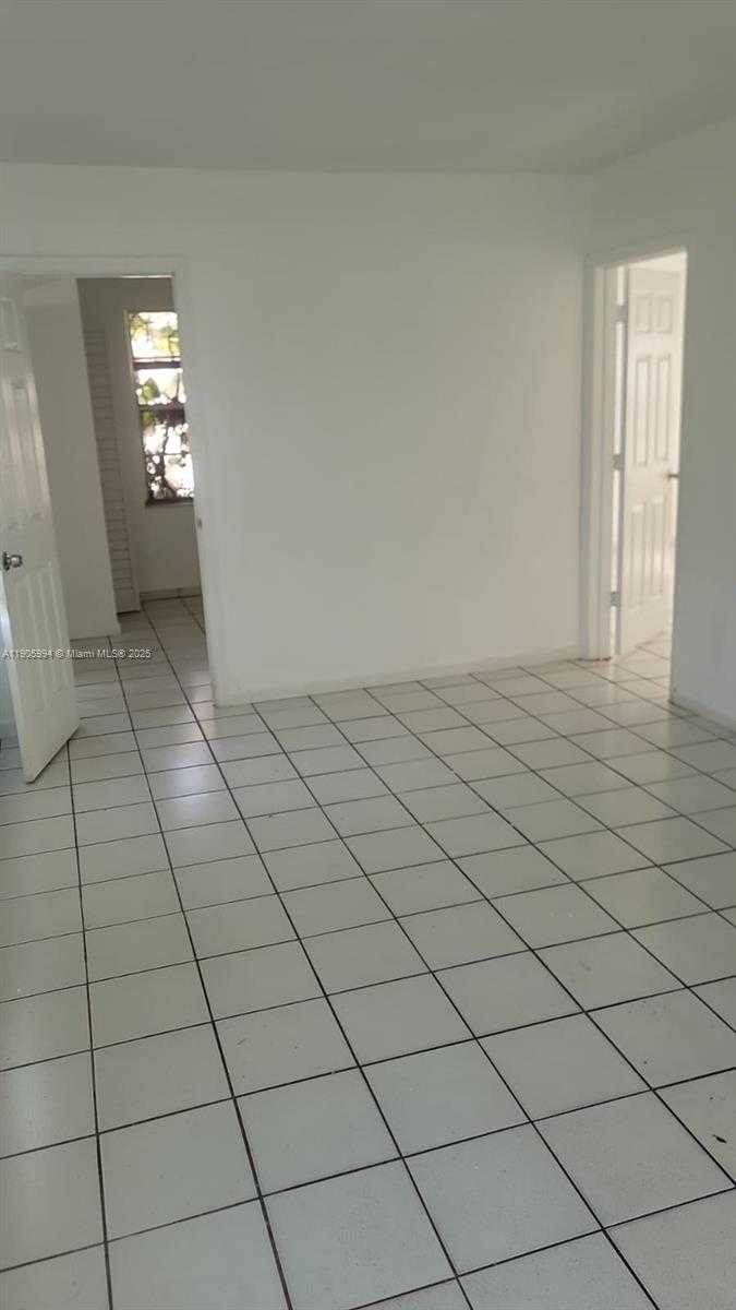 Small Image of 2980 NORTH WEST 28TH ST, Miami Number 19