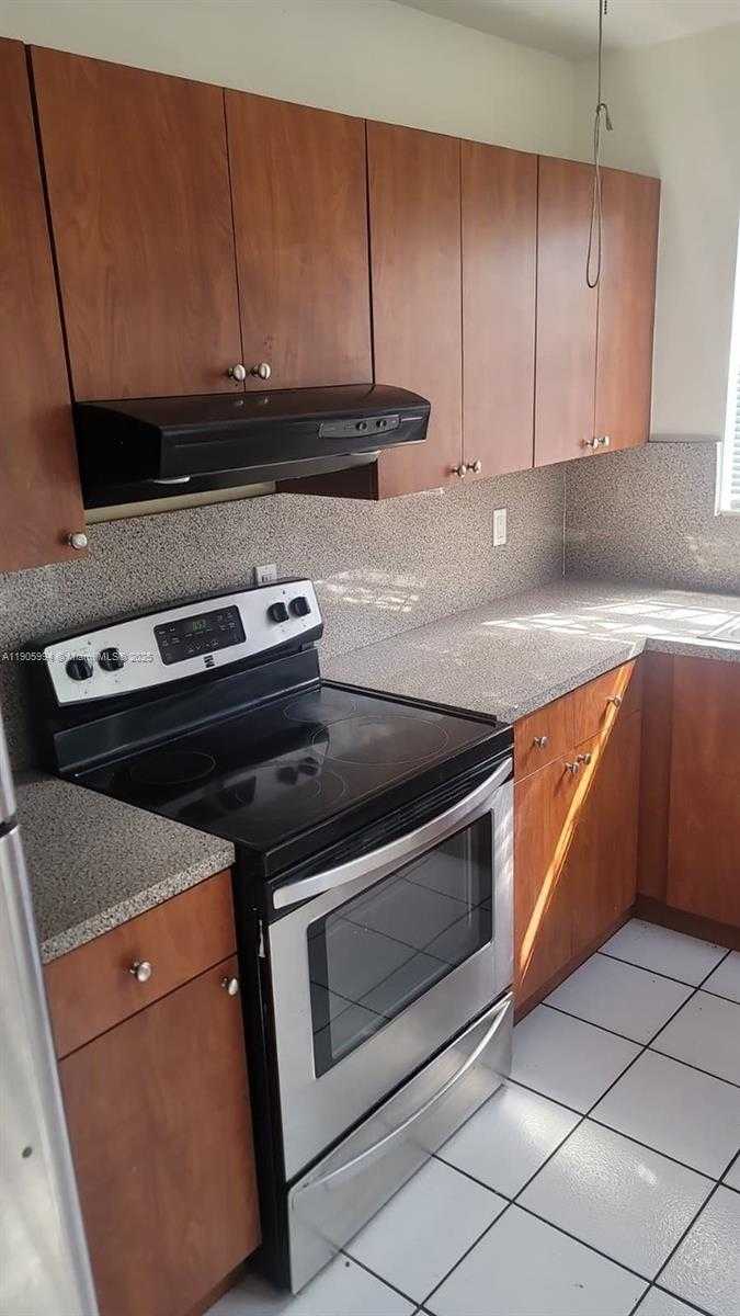 Small Image of 2980 NORTH WEST 28TH ST, Miami Number 21