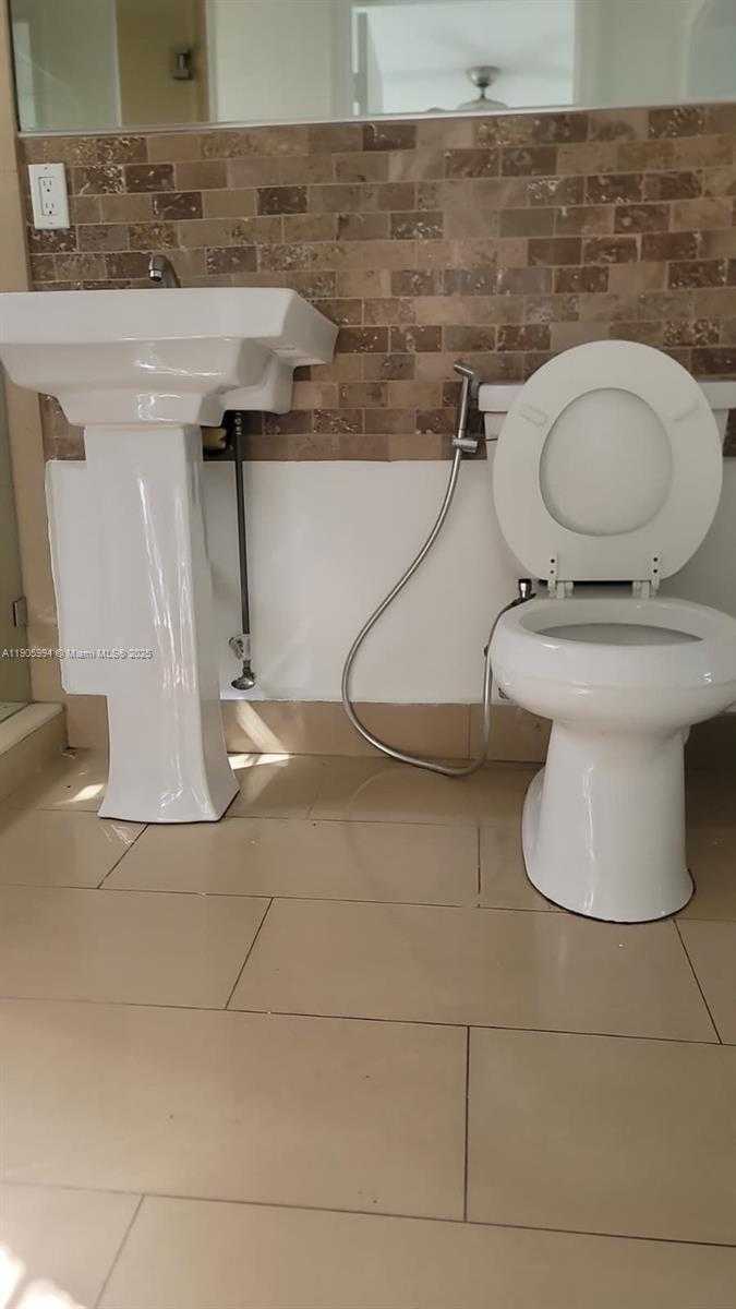 Small Image of 2980 NORTH WEST 28TH ST, Miami Number 27