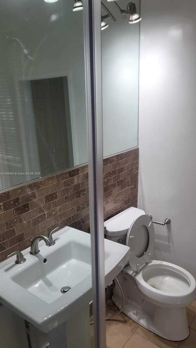 Small Image of 2980 NORTH WEST 28TH ST, Miami Number 7