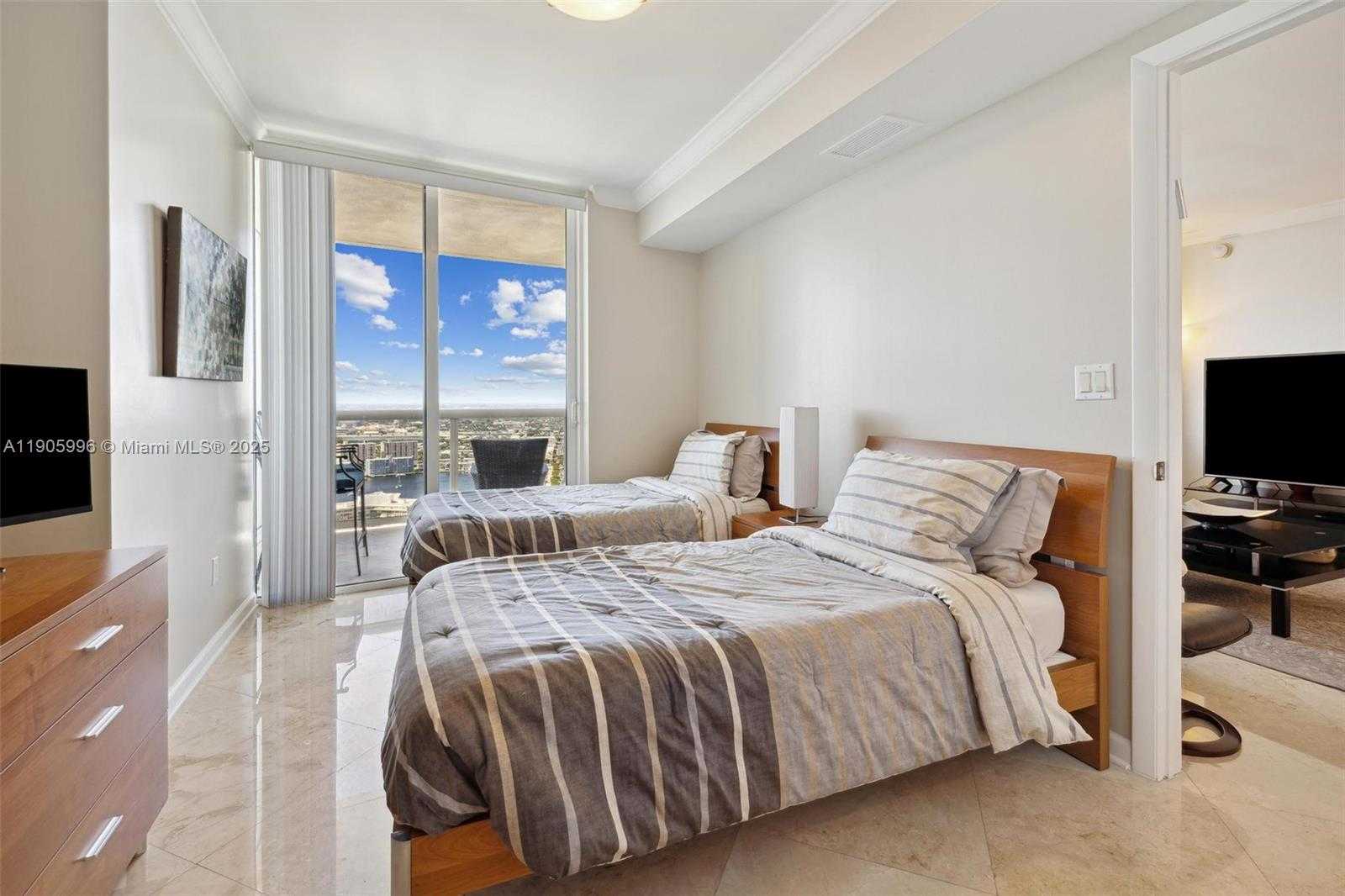 Small Image of 1800 SOUTH OCEAN DR #4007, Hallandale Beach Number 16