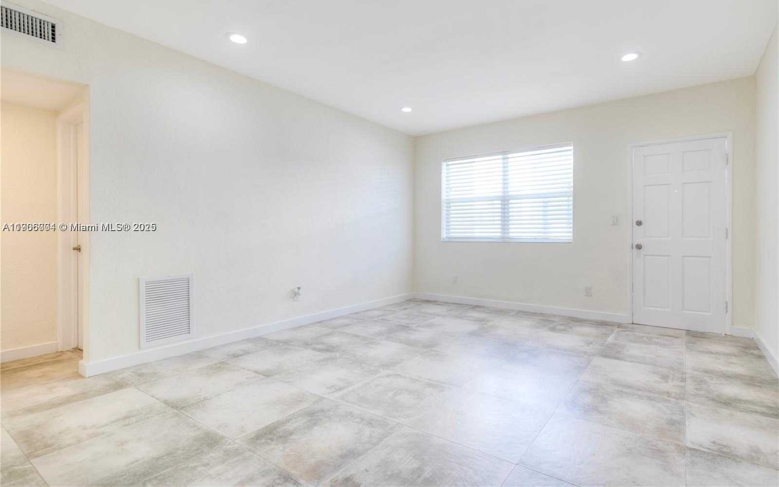 Small Image of 7975 CRESPI BLVD #1, Miami Beach Number 10