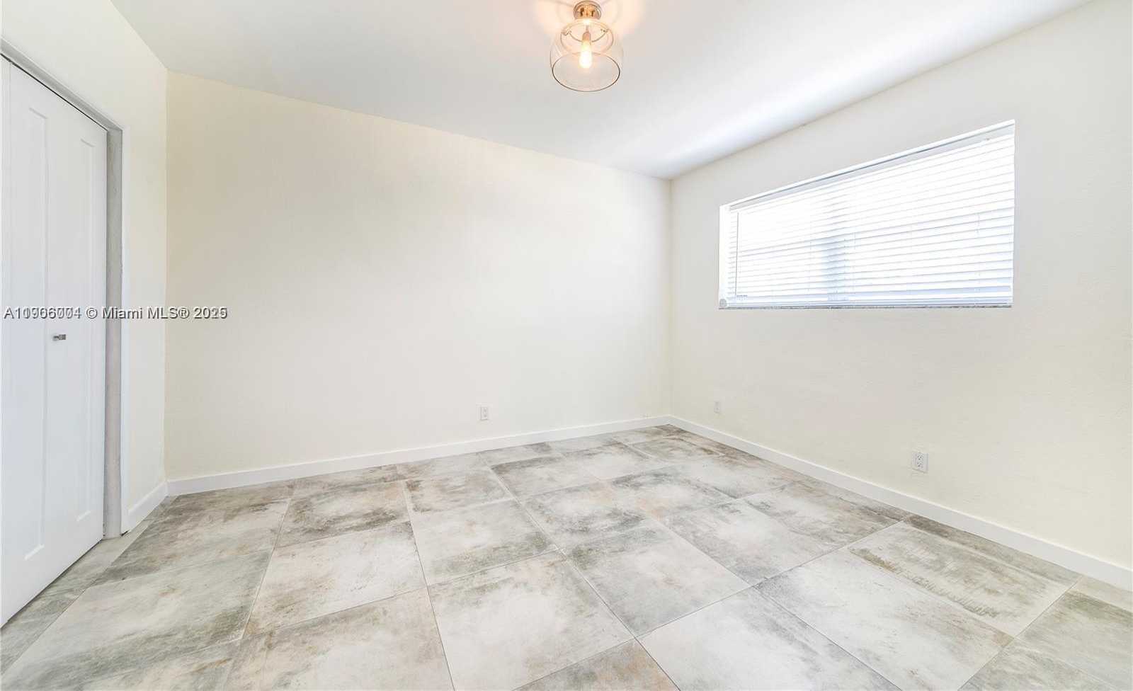 Small Image of 7975 CRESPI BLVD #1, Miami Beach Number 11