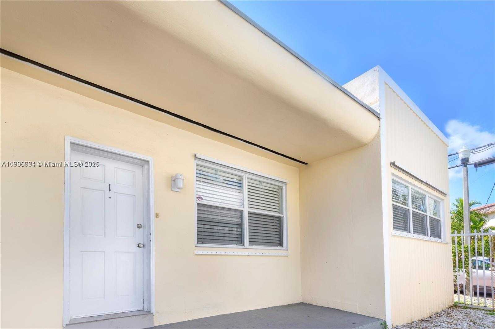 Small Image of 7975 CRESPI BLVD #1, Miami Beach Number 2
