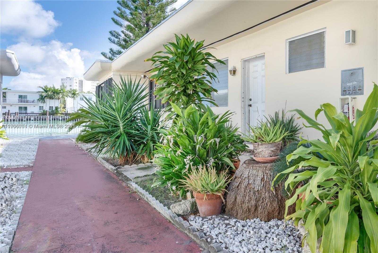 Small Image of 7975 CRESPI BLVD #1, Miami Beach Number 20