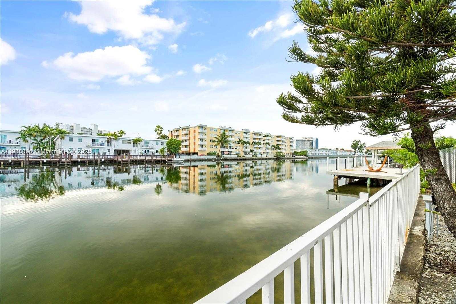 Small Image of 7975 CRESPI BLVD #1, Miami Beach Number 3