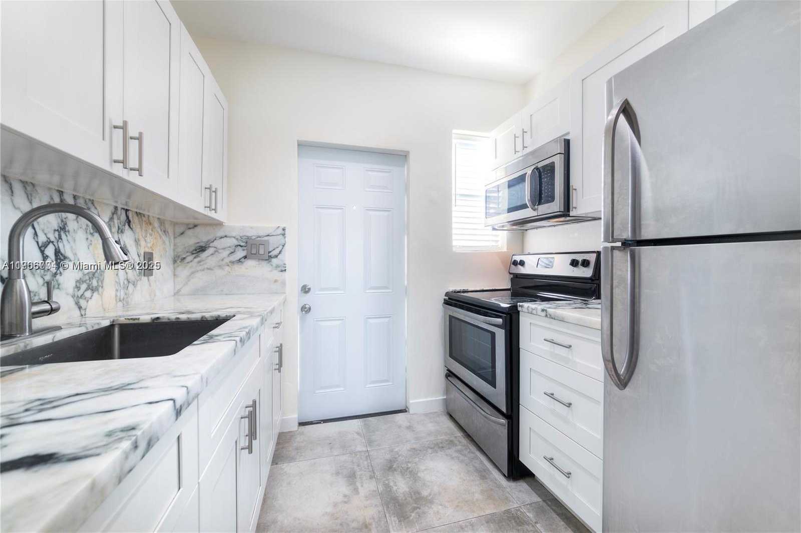 Small Image of 7975 CRESPI BLVD #1, Miami Beach Number 6