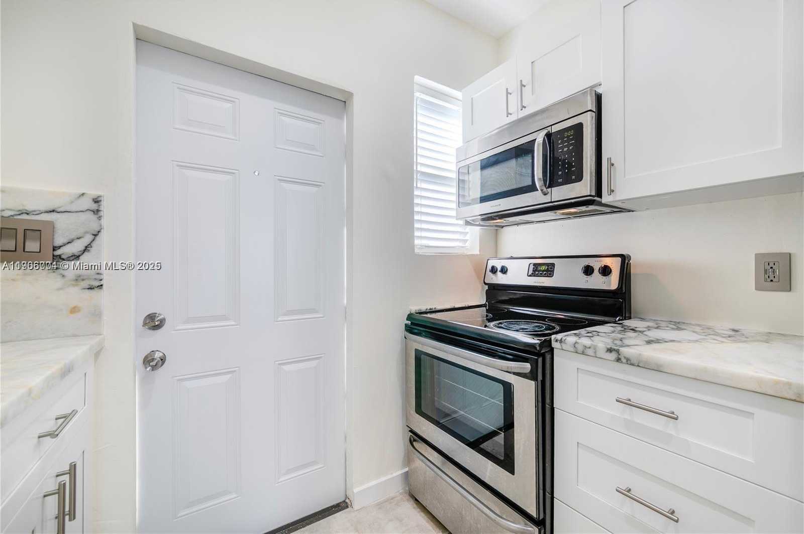 Small Image of 7975 CRESPI BLVD #1, Miami Beach Number 8