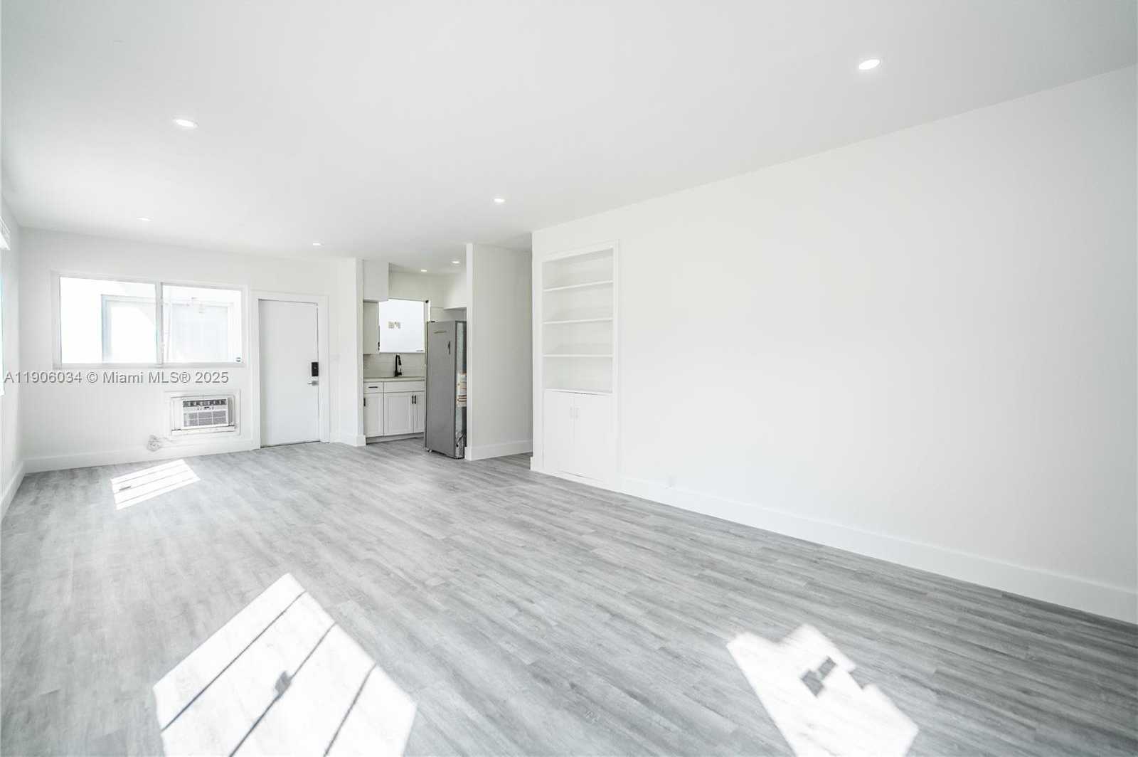 Small Image of 6871 ABBOTT AVE #1, Miami Beach Number 3