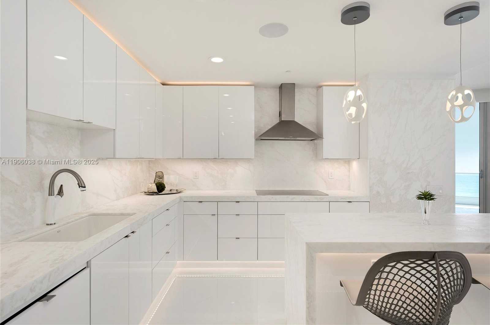 Small Image of 5959 COLLINS AVE #807, Miami Beach Number 16