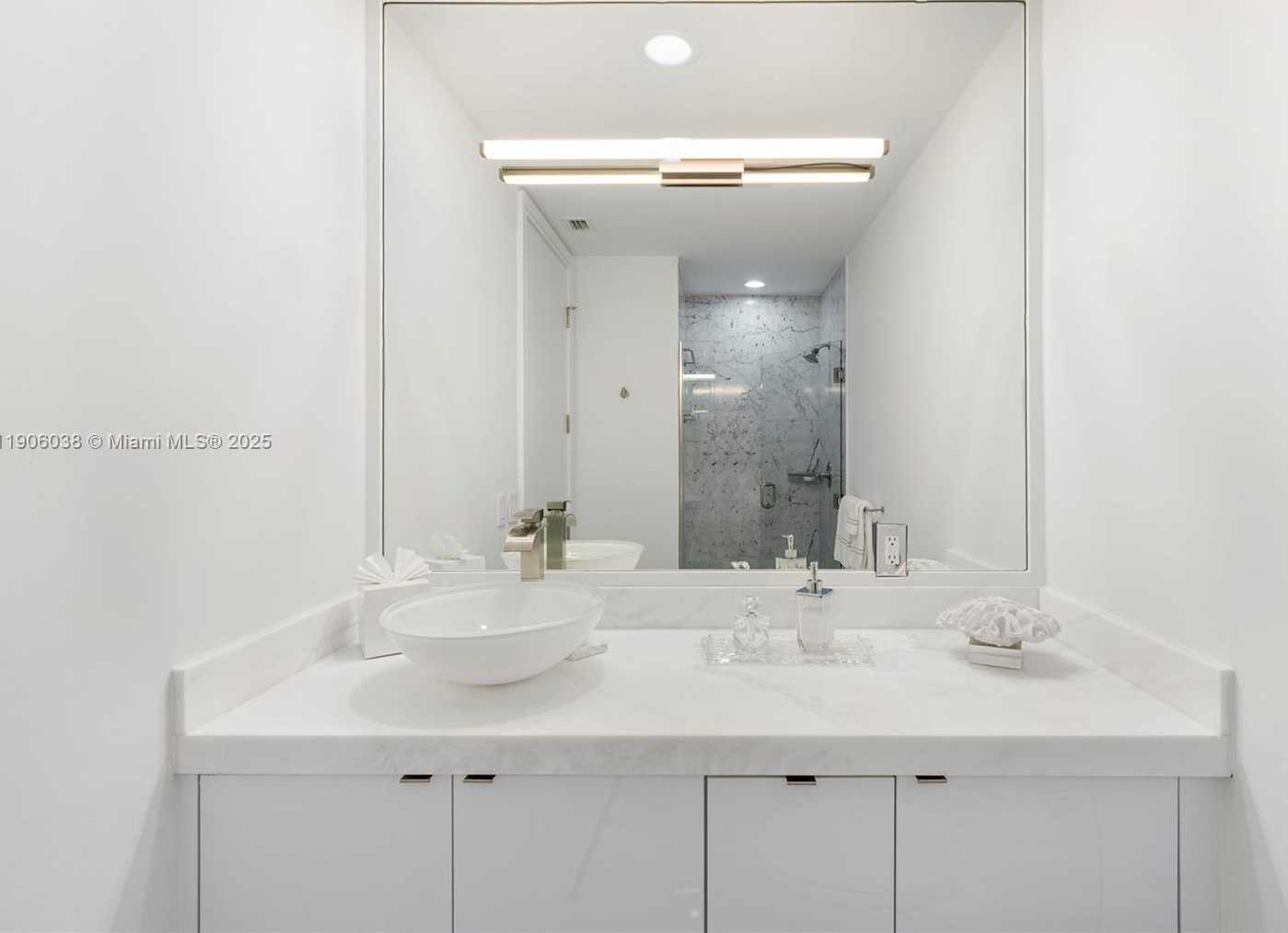 Small Image of 5959 COLLINS AVE #807, Miami Beach Number 18
