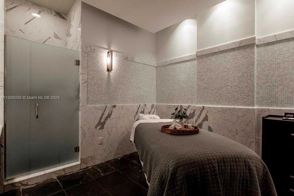 Small Image of 5959 COLLINS AVE #807, Miami Beach Number 55