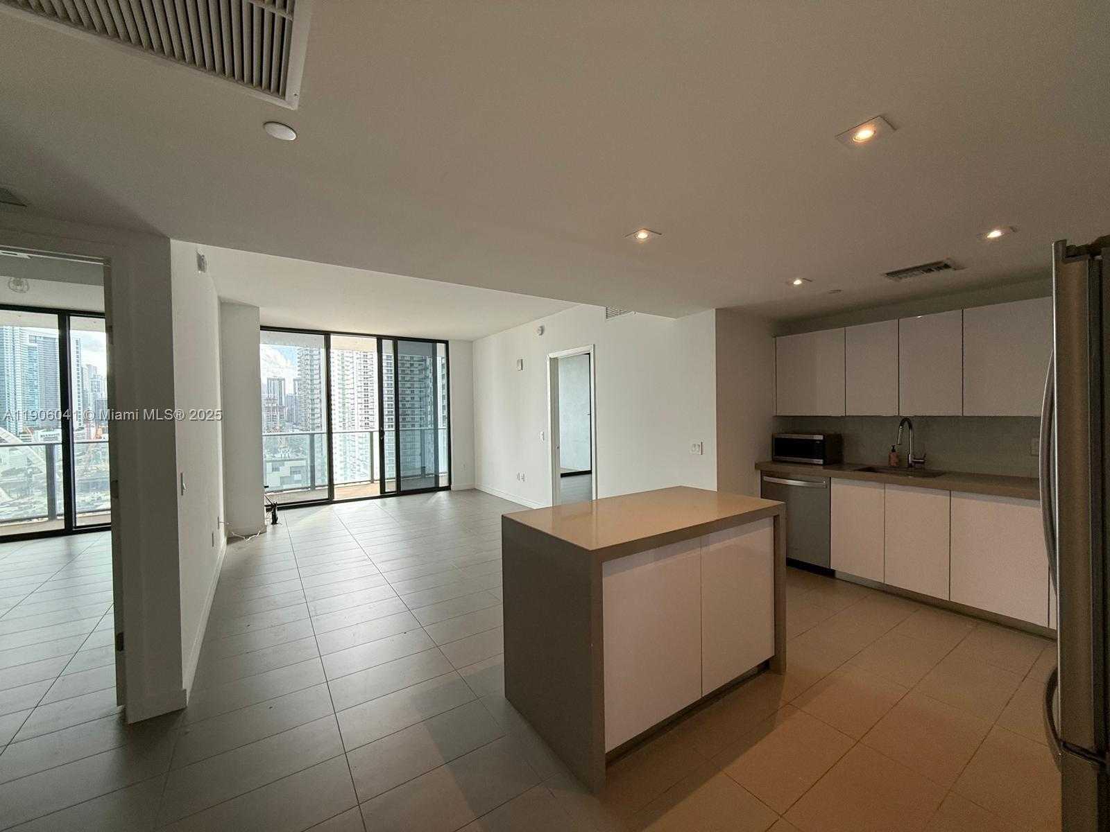 Imagen de Pequeño Objeto