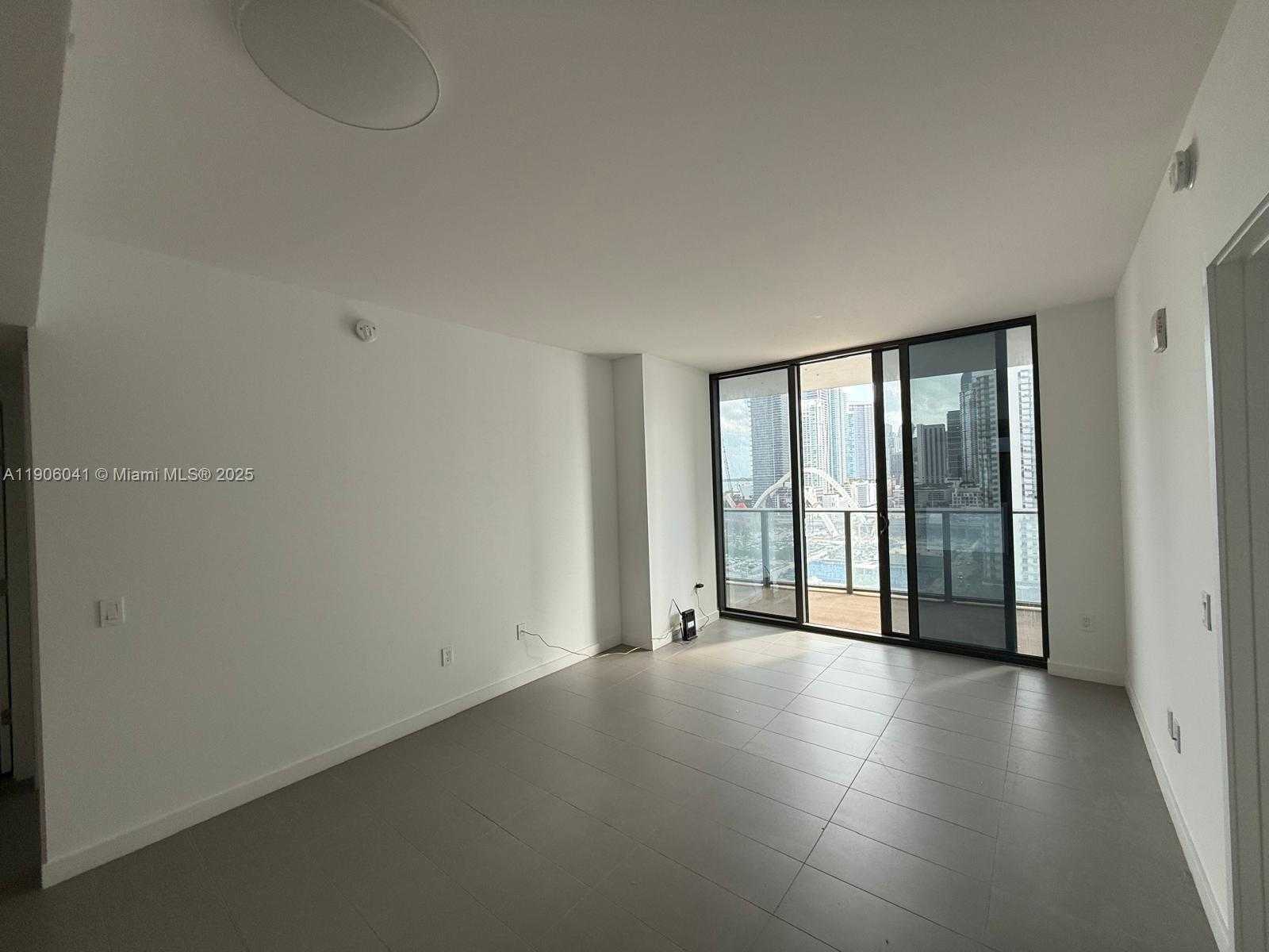 Imagen de Pequeño Objeto