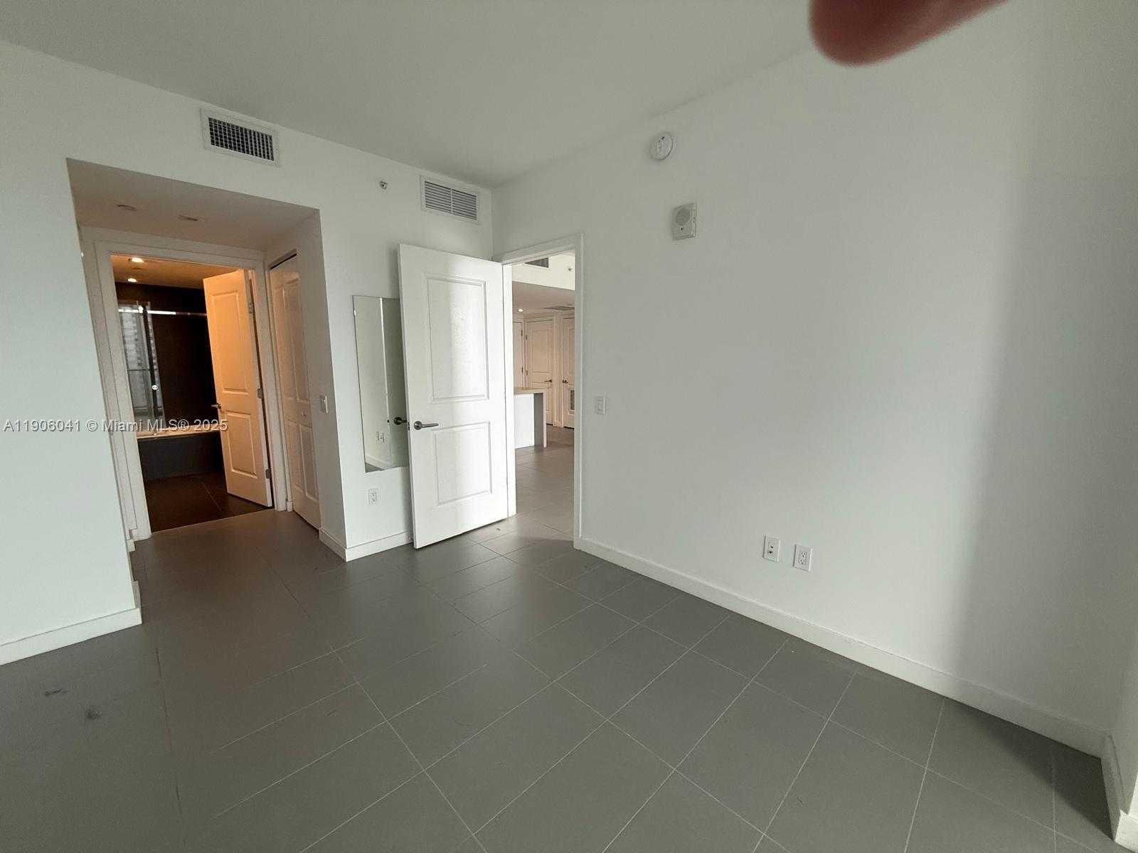 Imagen de Pequeño Objeto