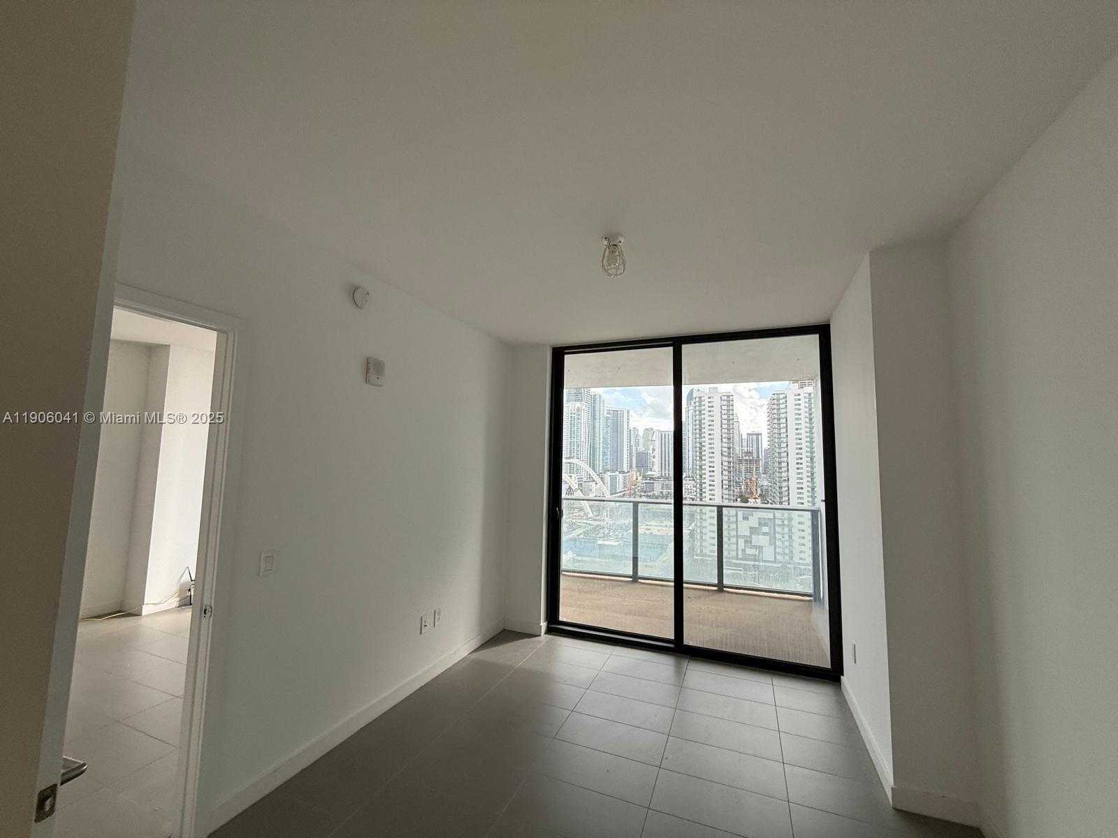 Imagen de Pequeño Objeto