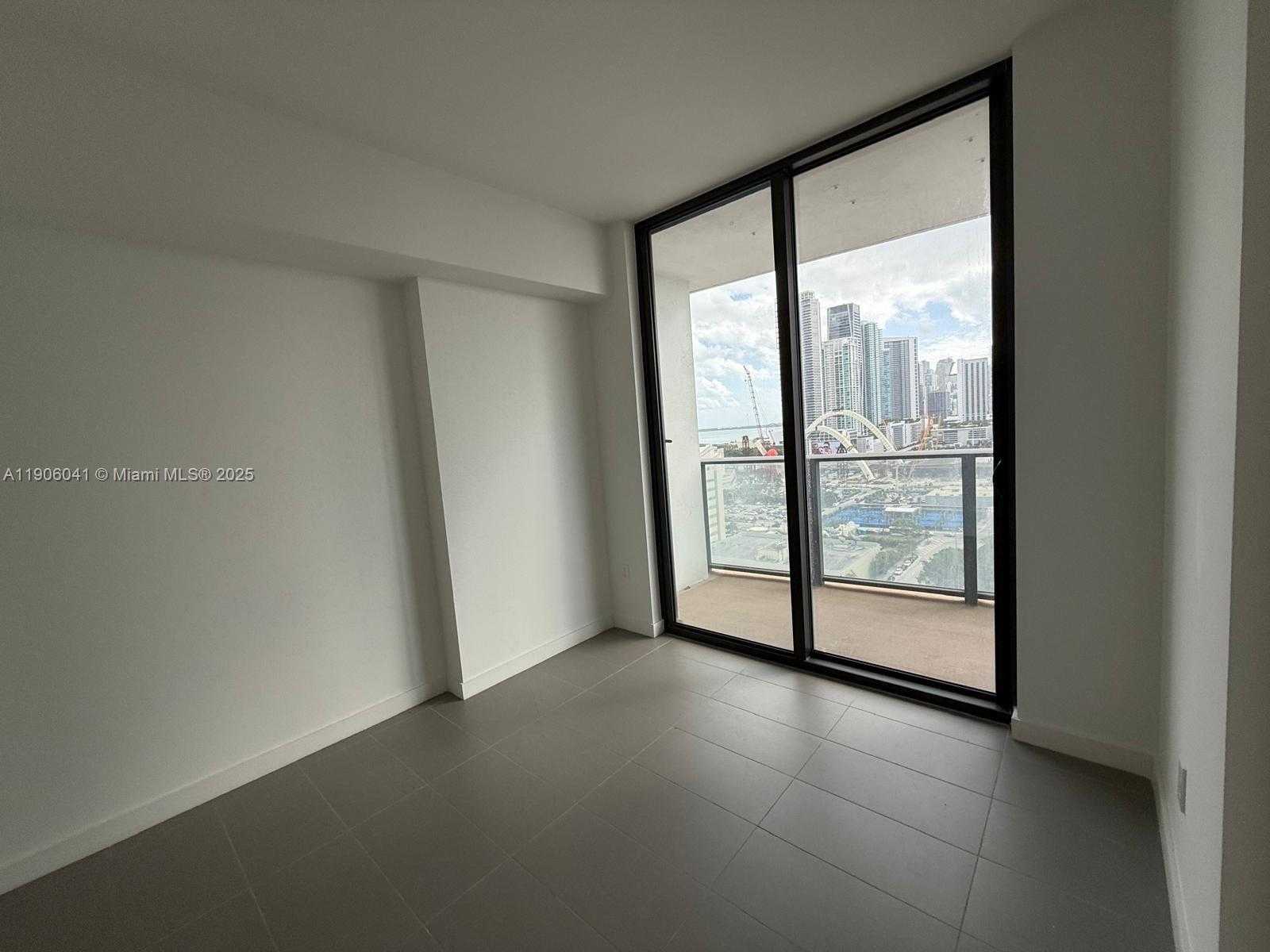 Imagen de Pequeño Objeto