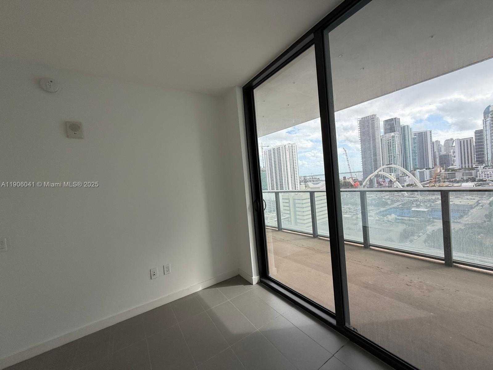 Imagen de Pequeño Objeto