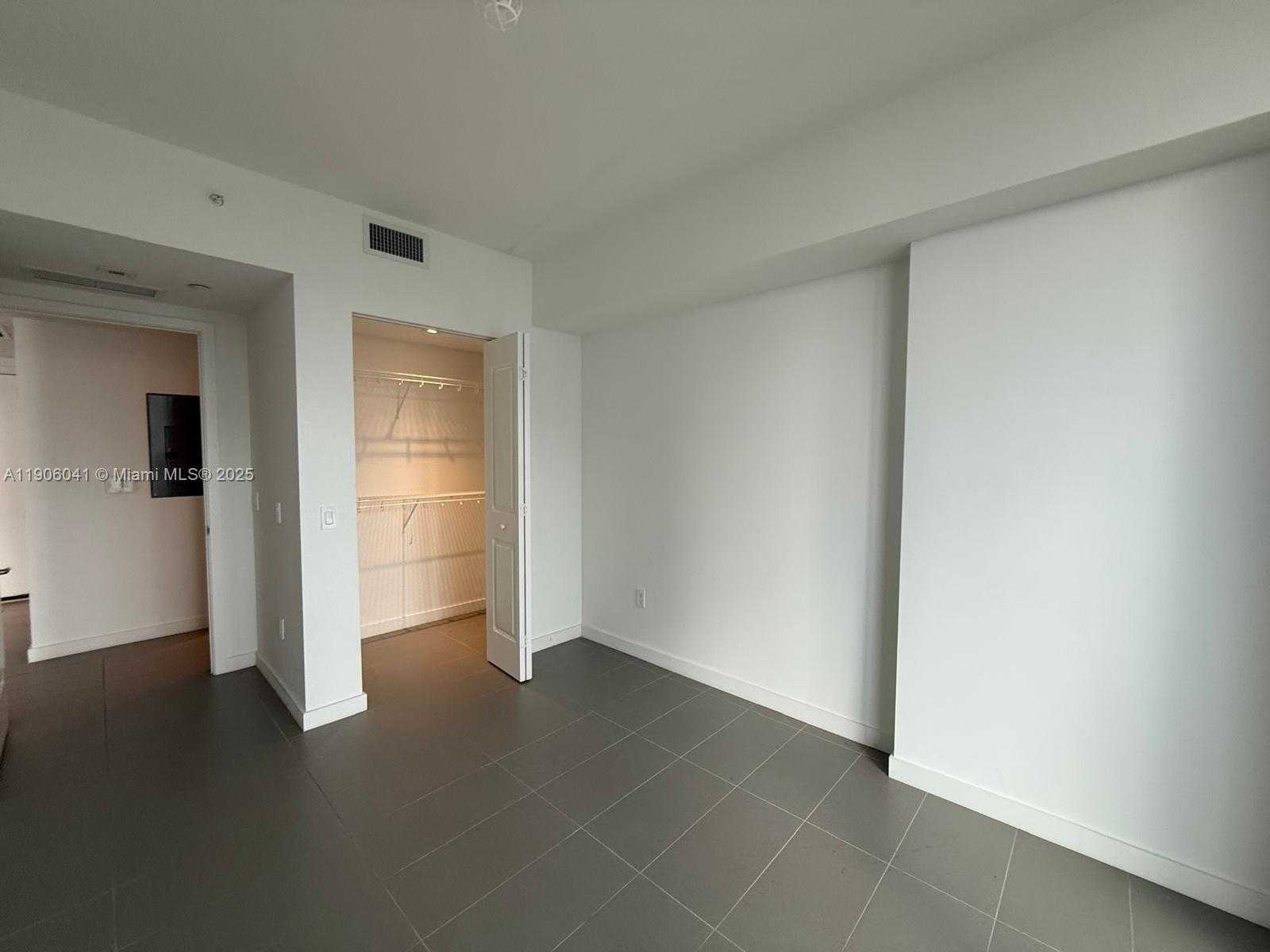 Imagen de Pequeño Objeto