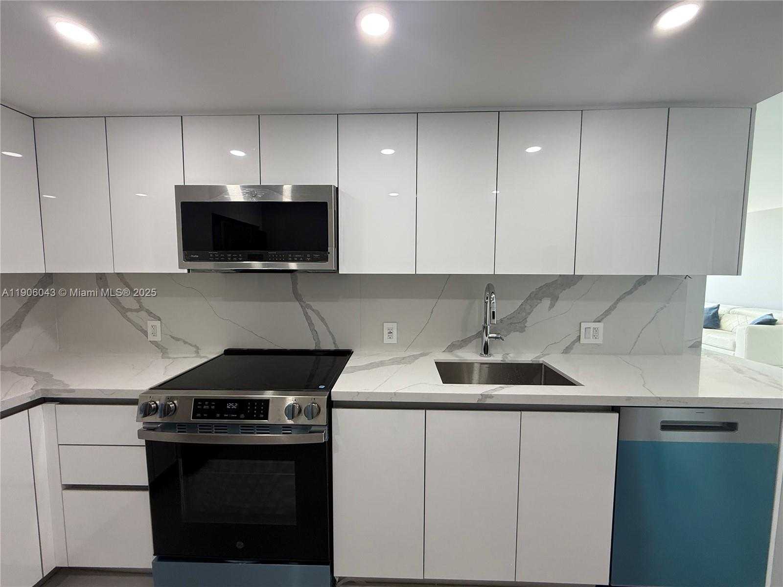 Small Image of 3675 NORTH COUNTRY CLUB DR #2606, Aventura Number 14