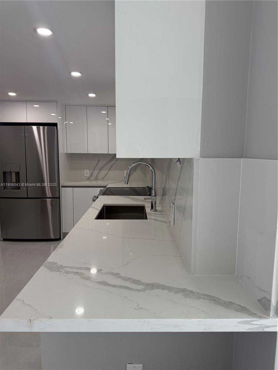 Small Image of 3675 NORTH COUNTRY CLUB DR #2606, Aventura Number 16