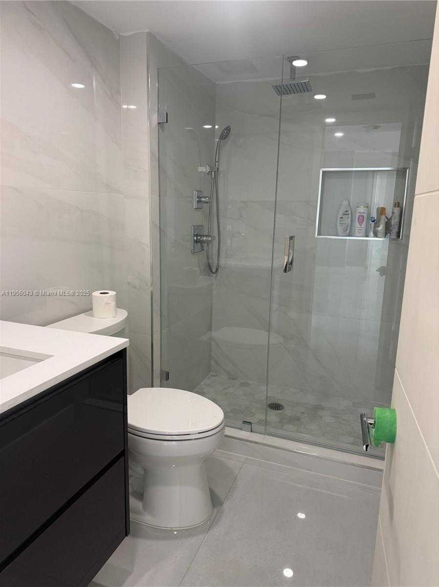 Small Image of 3675 NORTH COUNTRY CLUB DR #2606, Aventura Number 22