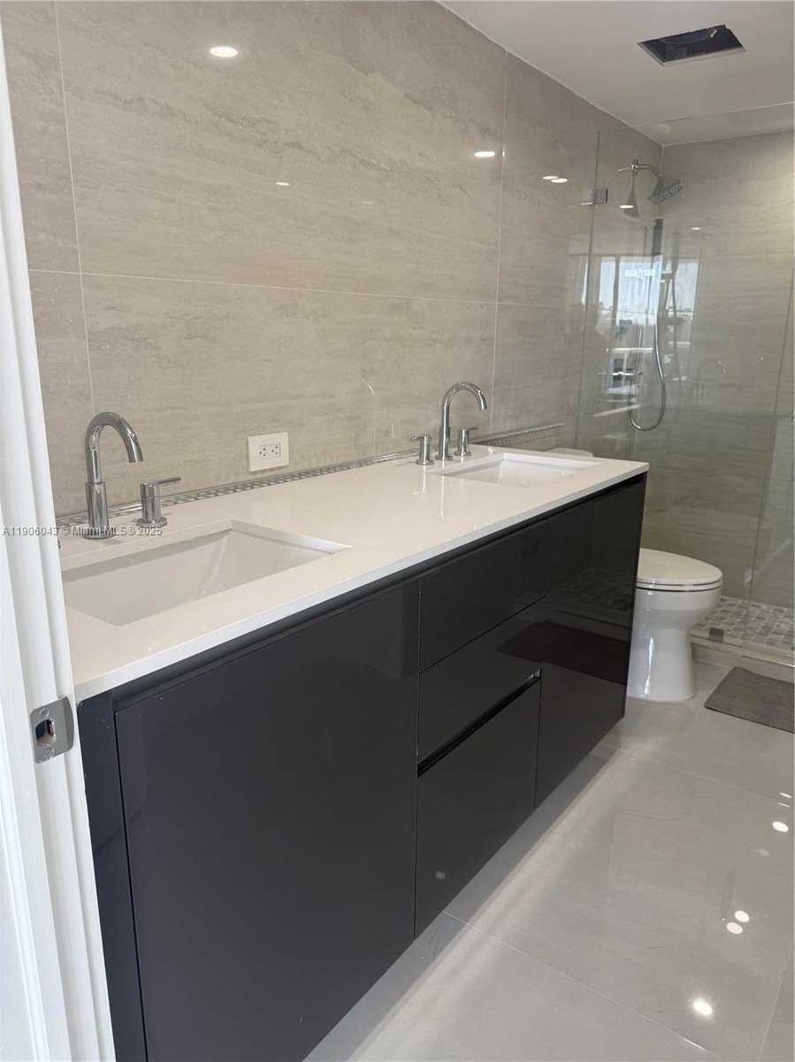 Small Image of 3675 NORTH COUNTRY CLUB DR #2606, Aventura Number 26