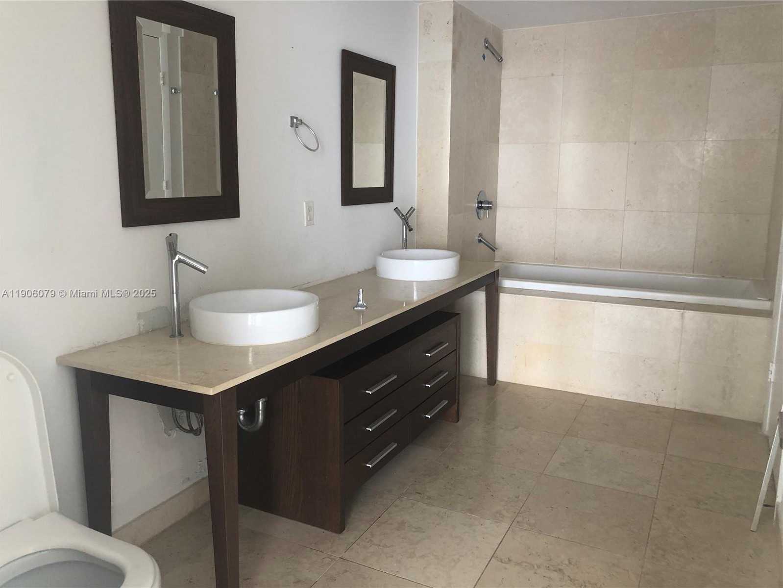 Small Image of 495 BRICKELL AVE #2907, Miami Number 5