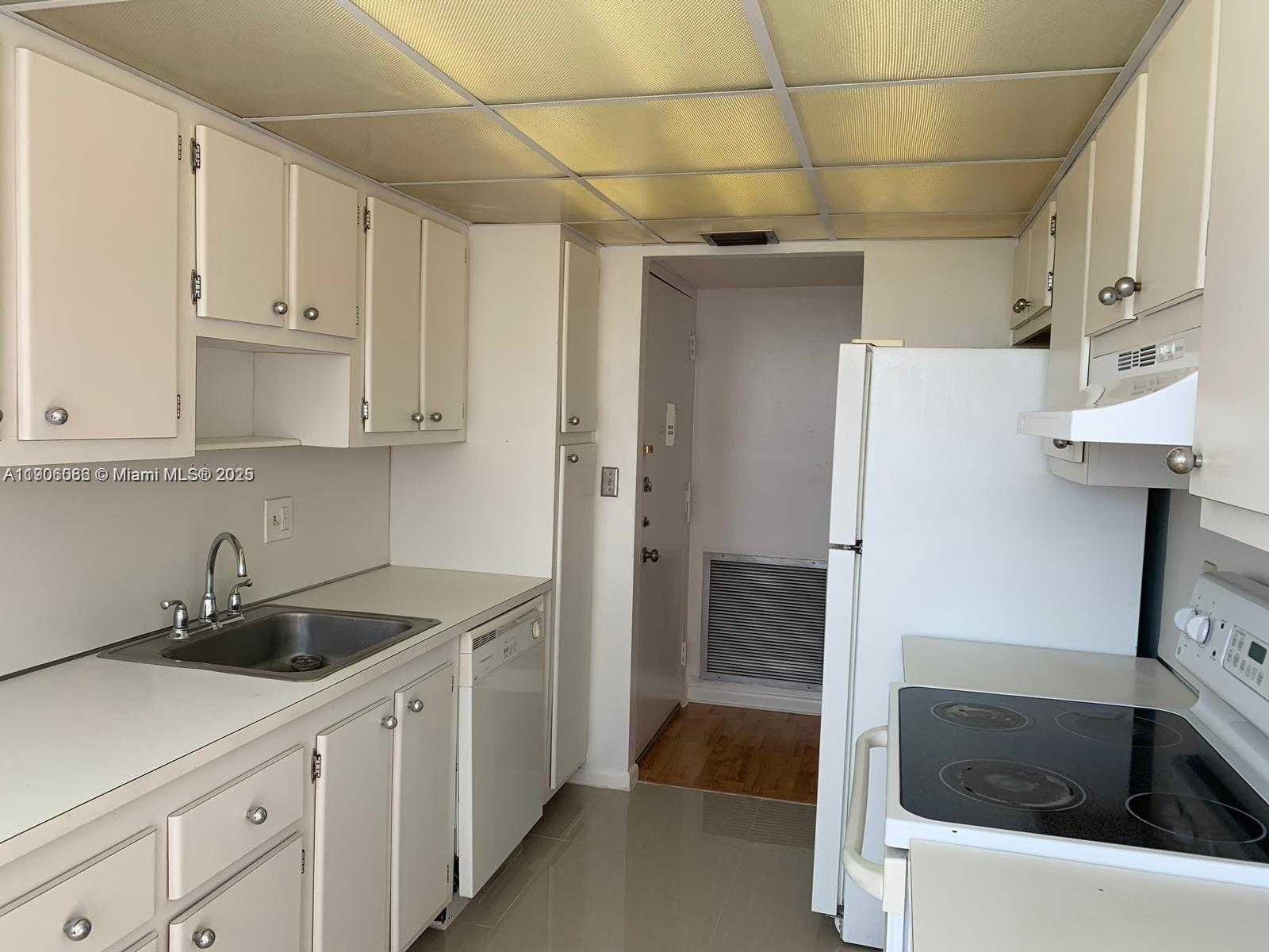 Small Image of 1200 Miami Gardens Dr, Miami, FL 33179, USA Number 13