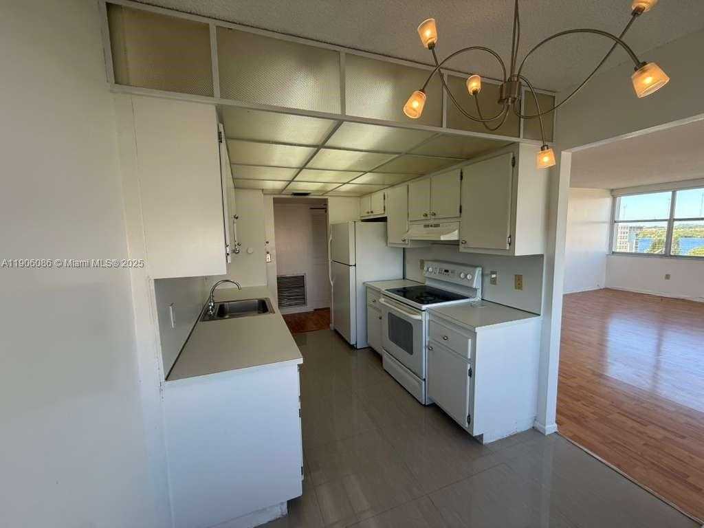 Small Image of 1200 Miami Gardens Dr, Miami, FL 33179, USA Number 15