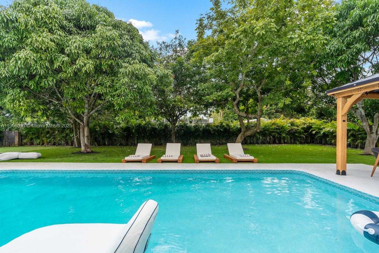 Small Image of 9600 SOUTH WEST 147TH ST, Miami Number 14