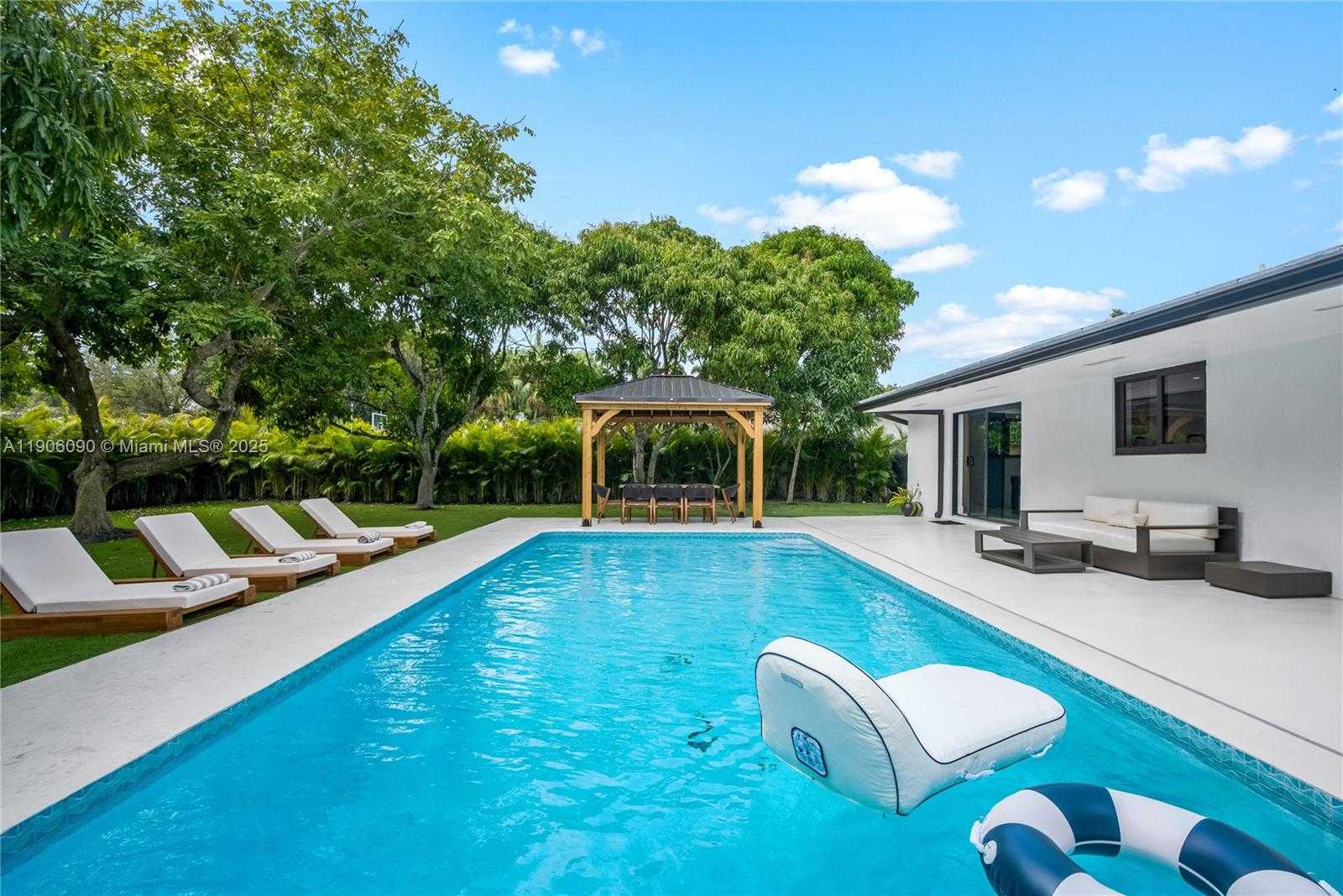 Small Image of 9600 SOUTH WEST 147TH ST, Miami Number 2