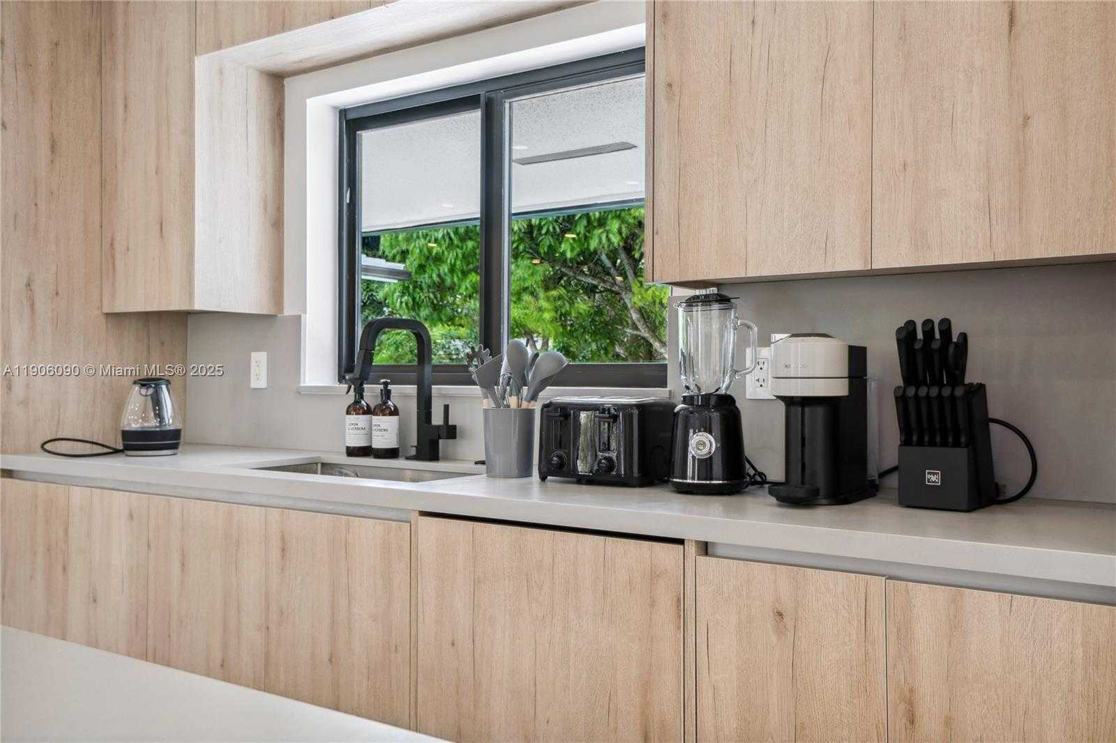 Small Image of 9600 SOUTH WEST 147TH ST, Miami Number 28