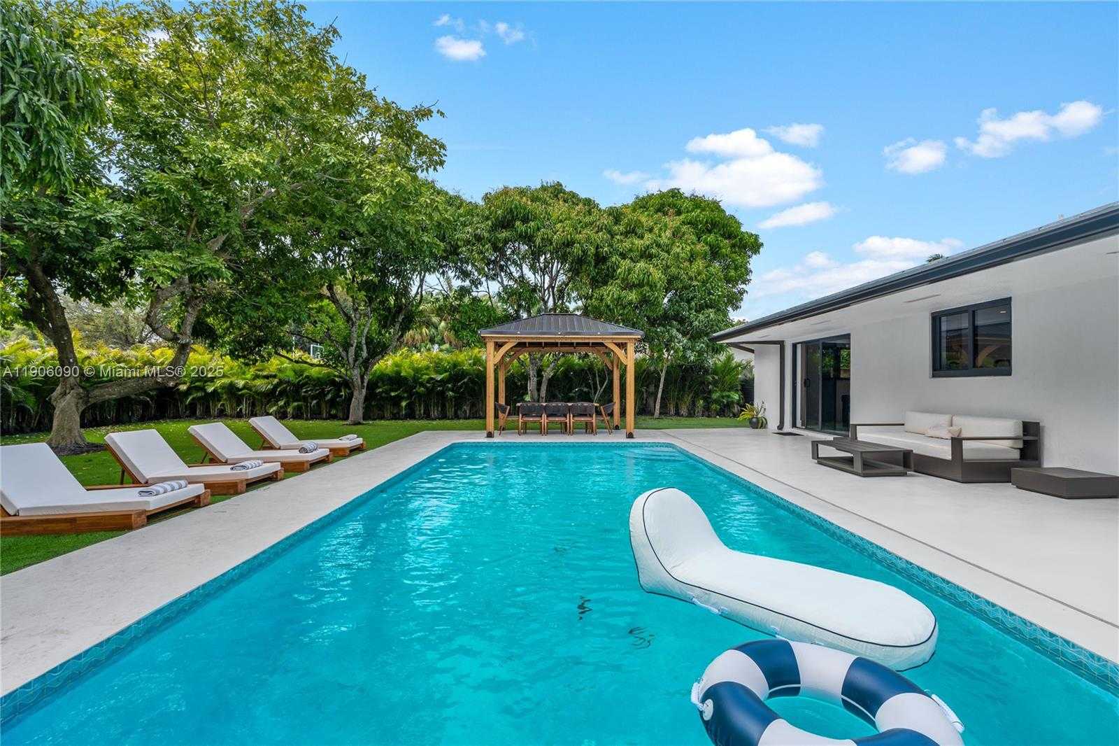 Small Image of 9600 SOUTH WEST 147TH ST, Miami Number 3