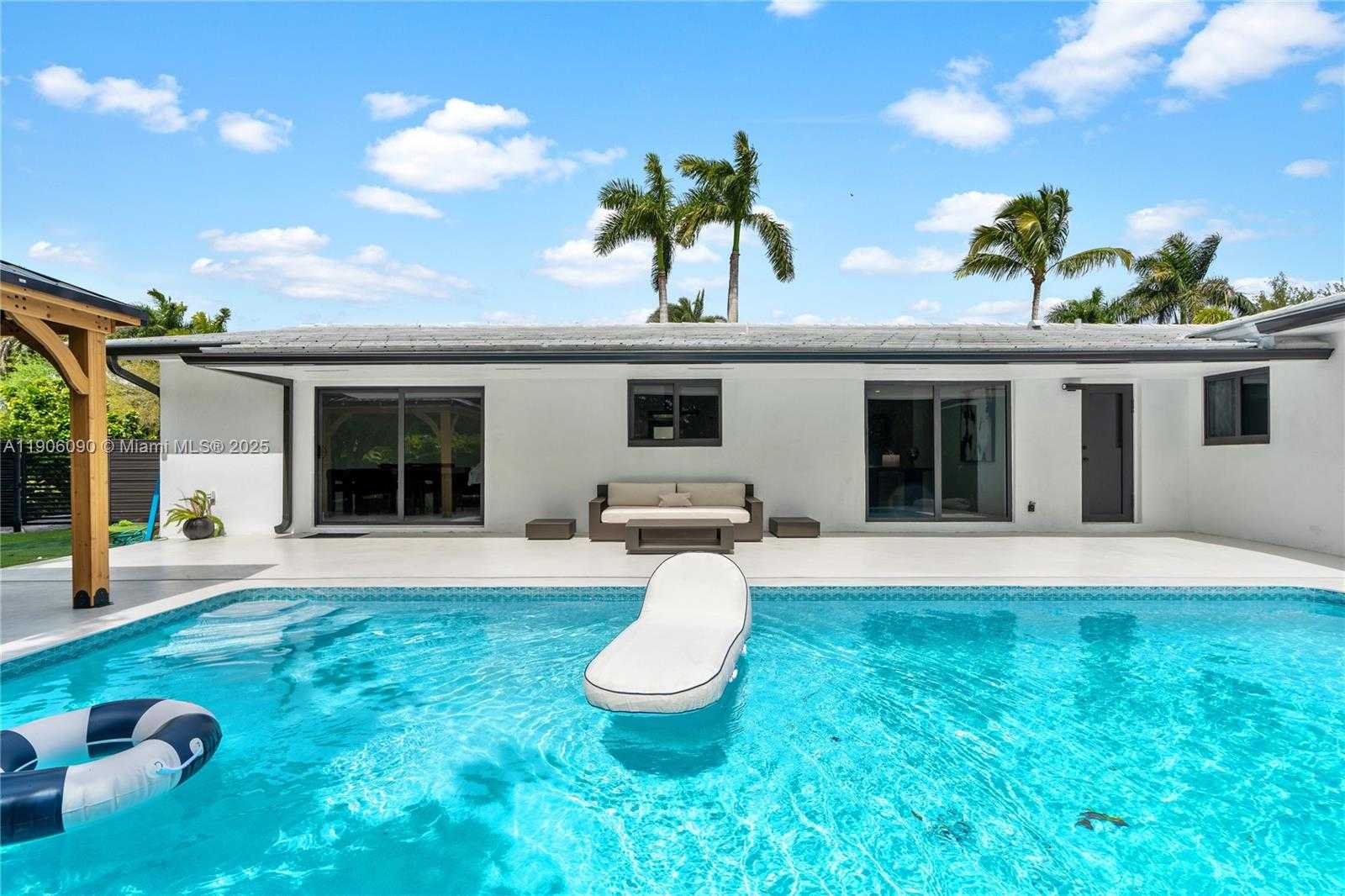 Small Image of 9600 SOUTH WEST 147TH ST, Miami Number 8