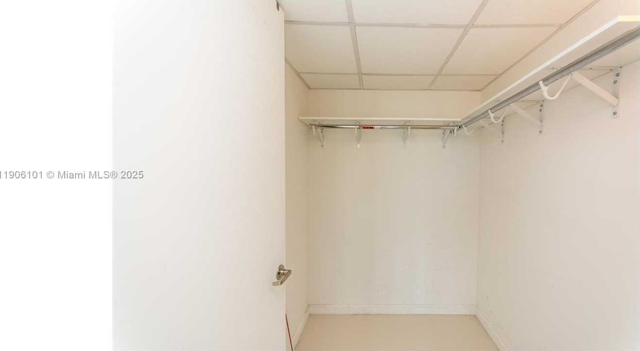 Small Image of 495 BRICKELL AVE #5008, Miami Number 4