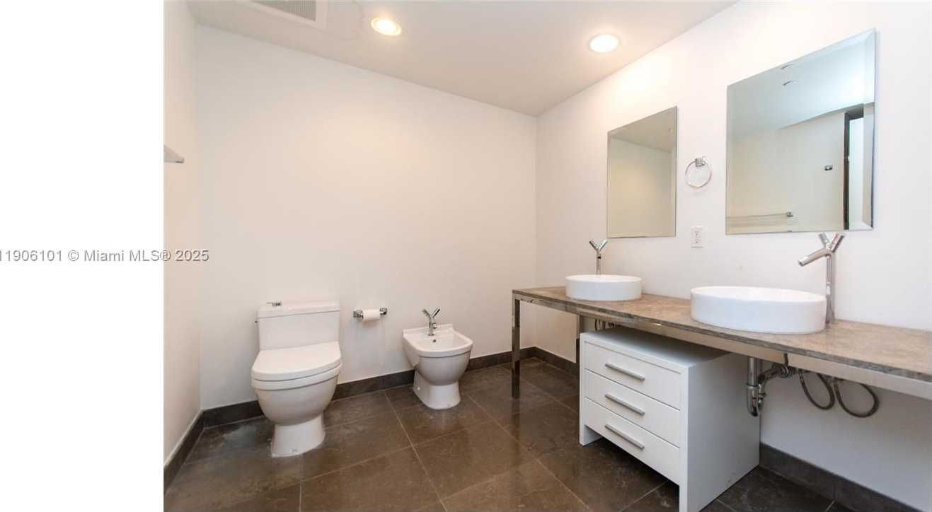 Small Image of 495 BRICKELL AVE #5008, Miami Number 5