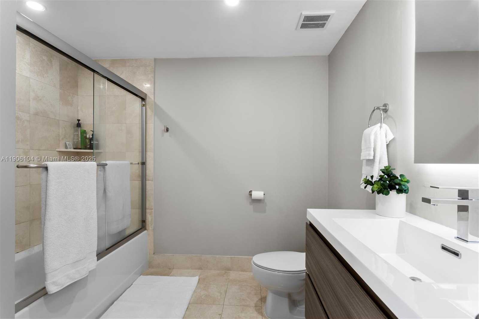 Small Image of 2475 BRICKELL AVE #708, Miami Number 13