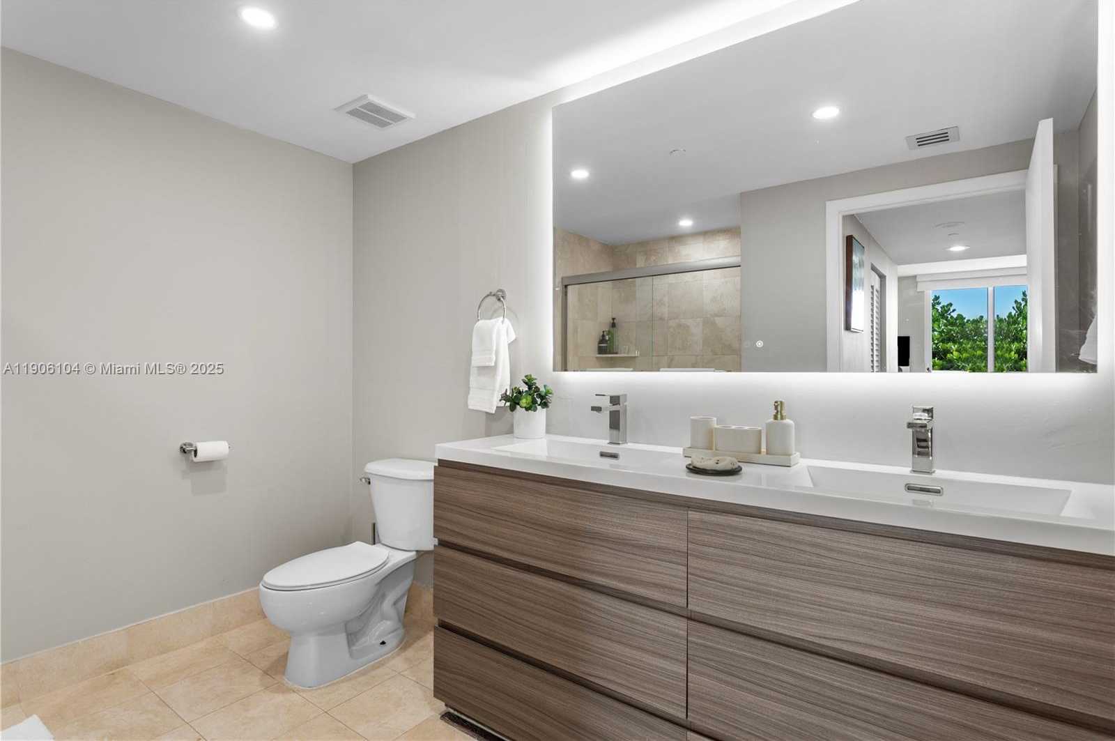 Small Image of 2475 BRICKELL AVE #708, Miami Number 14