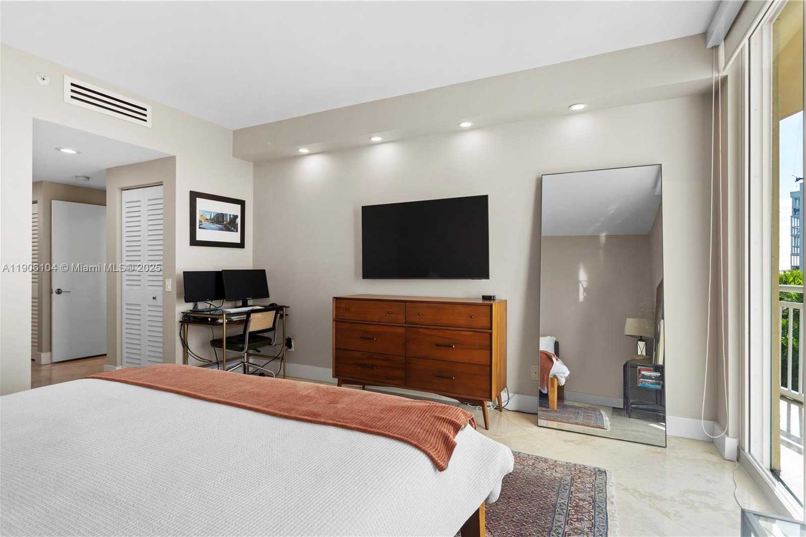 Small Image of 2475 BRICKELL AVE #708, Miami Number 15