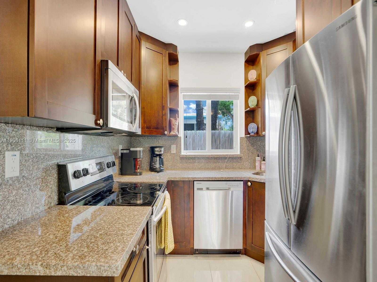 Small Image of 3547 WILLIAM AVE, Miami Number 11