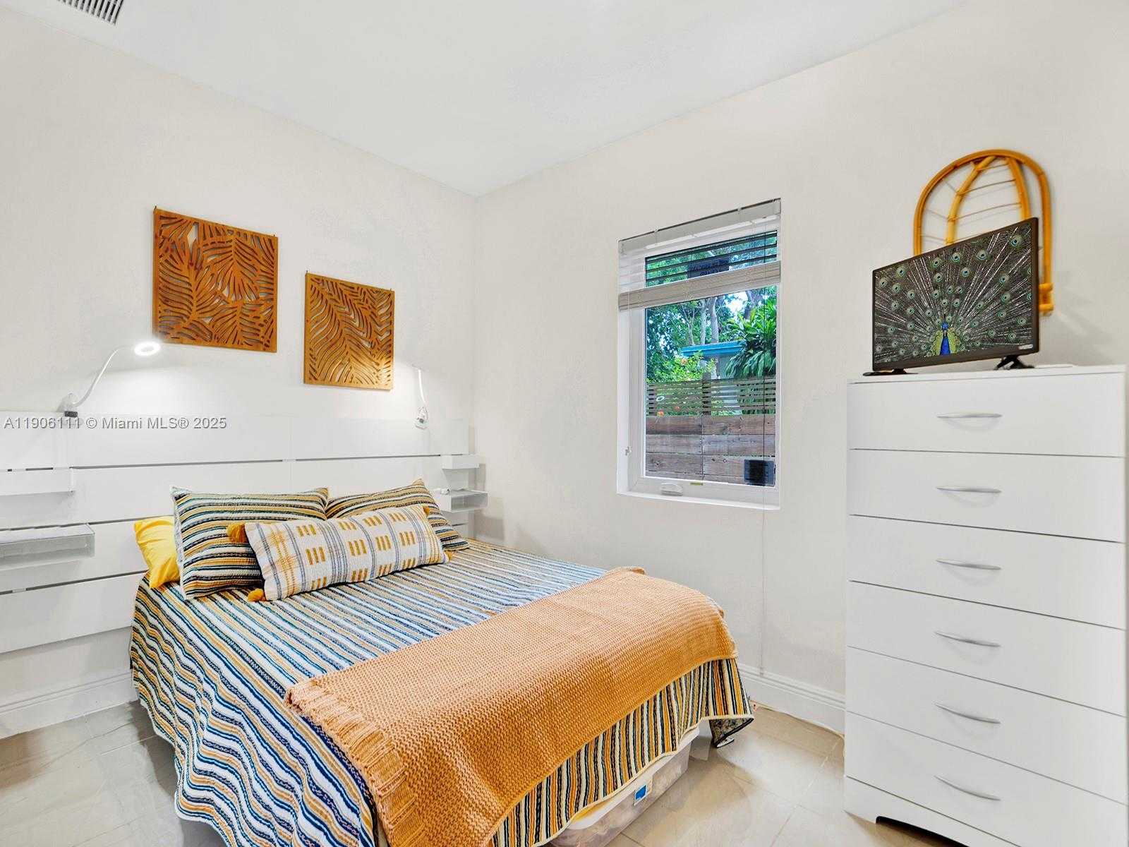 Small Image of 3547 WILLIAM AVE, Miami Number 17