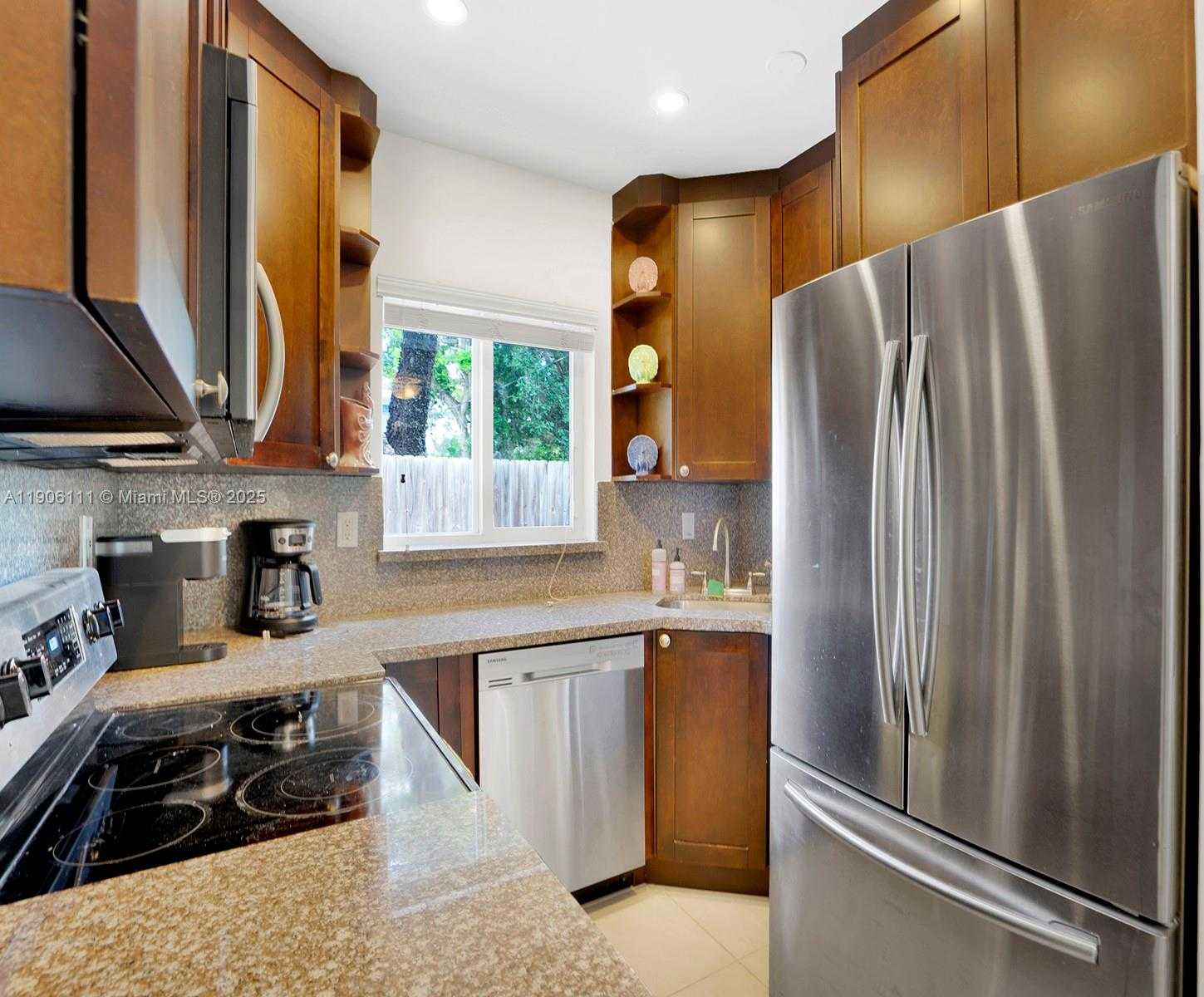 Small Image of 3547 WILLIAM AVE, Miami Number 28