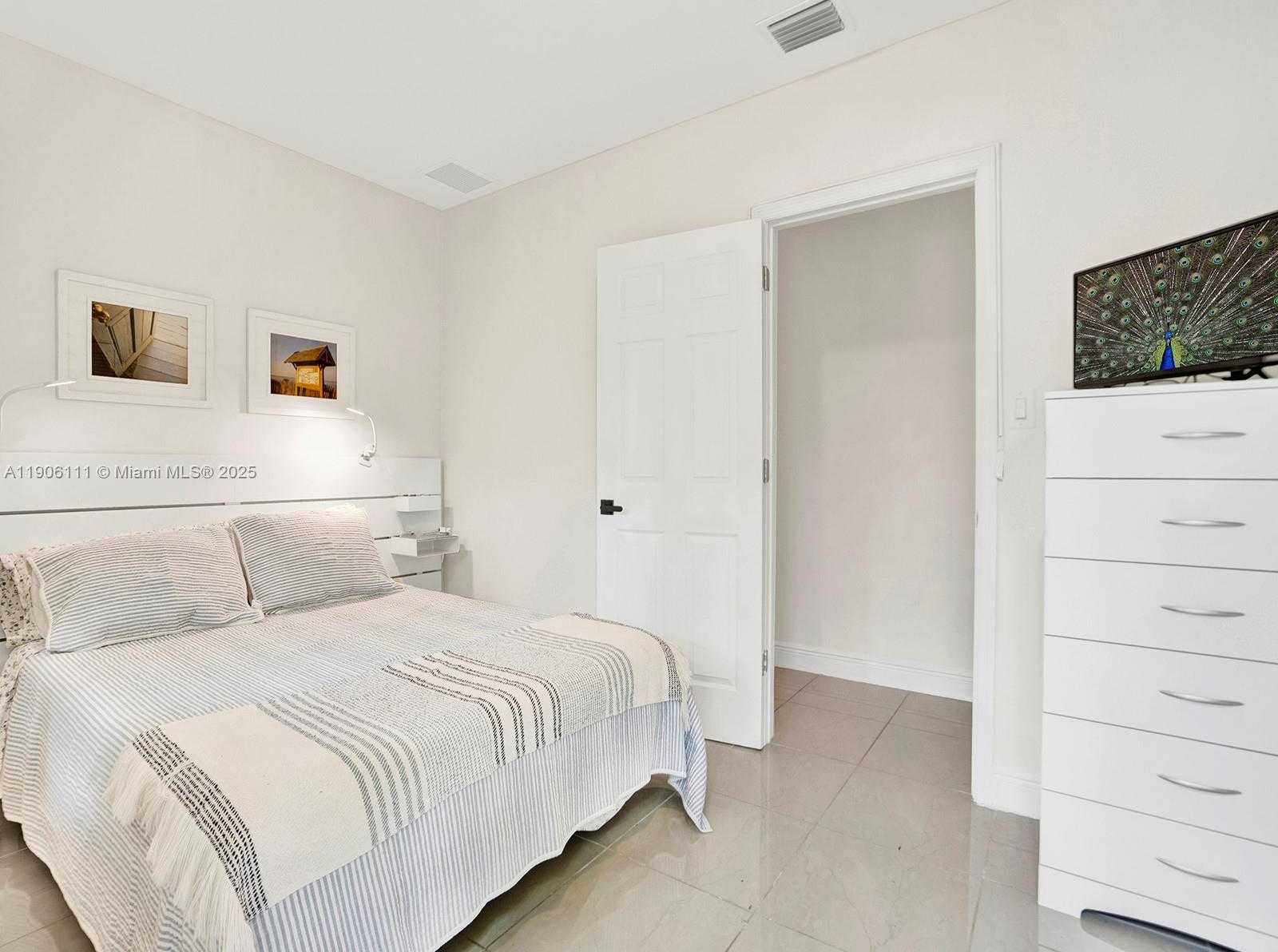 Small Image of 3547 WILLIAM AVE, Miami Number 36